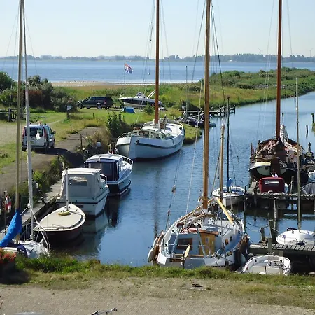 Holiday home Huize Polderzicht Aan Het Grevelingenmeer